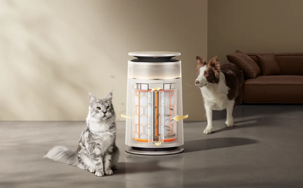Sistema FurCatch di Dreame FP10 con gatto e cane